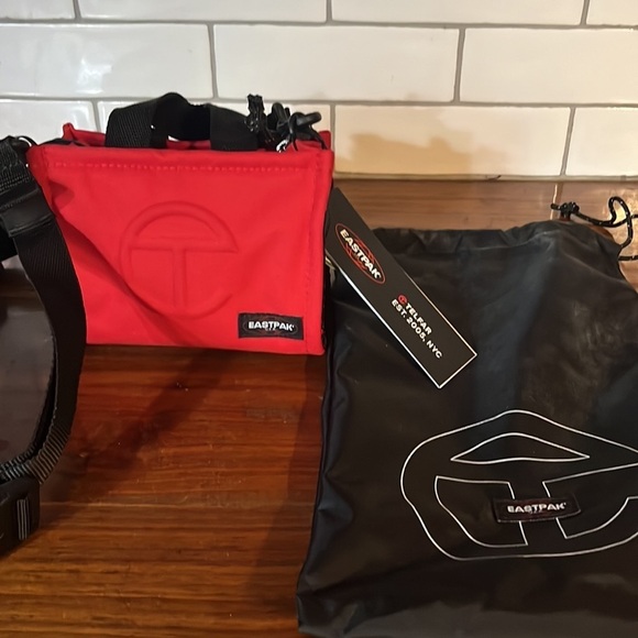 Telfar East park small shopper red. NWT - Picture 2 of 9